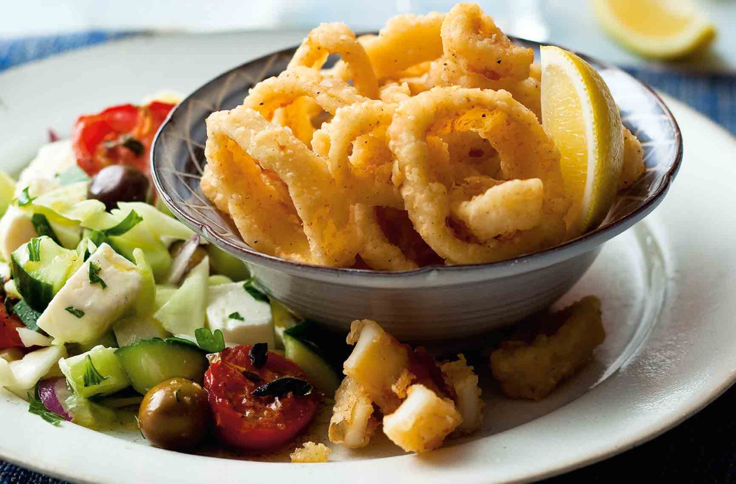 FRIED SQUID (150g).  ( well seasoned squid, dipped in butter) And deep fried , served on a bed of Coslaw and hot mayo sauce